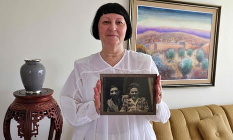 Shoshana Greenberg in Tel Aviv last month with a portrait of her parents.