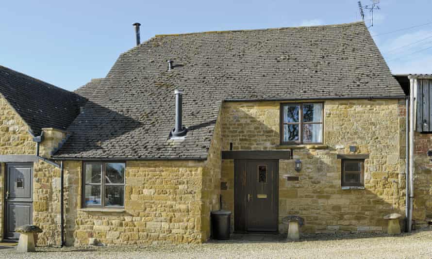 The cottage is beside a farm in Ebrington village