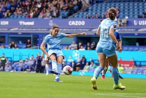 Vicky Losada scores the opener at Goodison Park.