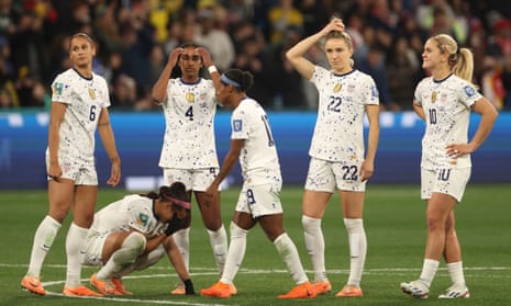 Nước Mỹ phẫn nộ khi cầu thủ Mỹ cười tươi sau khi sút hỏng penalty 1 USA finally showed up against Sweden – but it was too little, too late | USA women's football team | The Guardian
