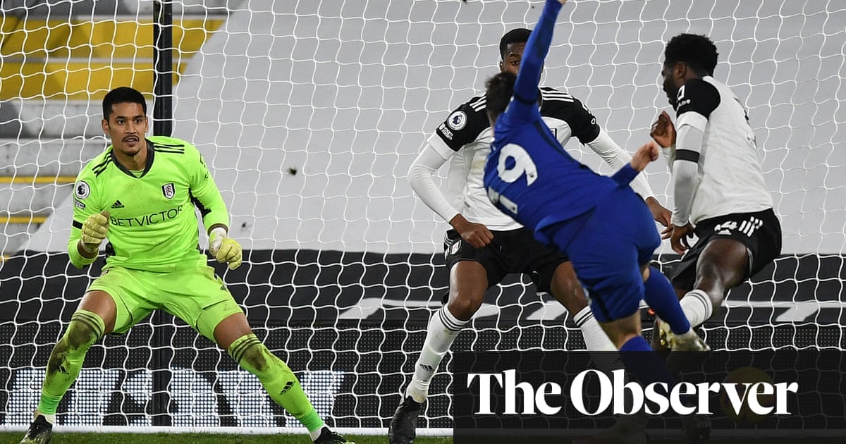 Chelsea back to winning ways as Mason Mount sinks 10-man Fulham