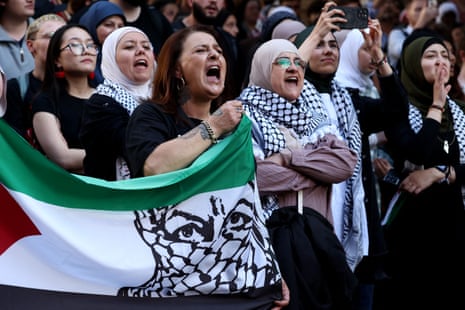 Demonstrators show their support for Palestinians during the rally