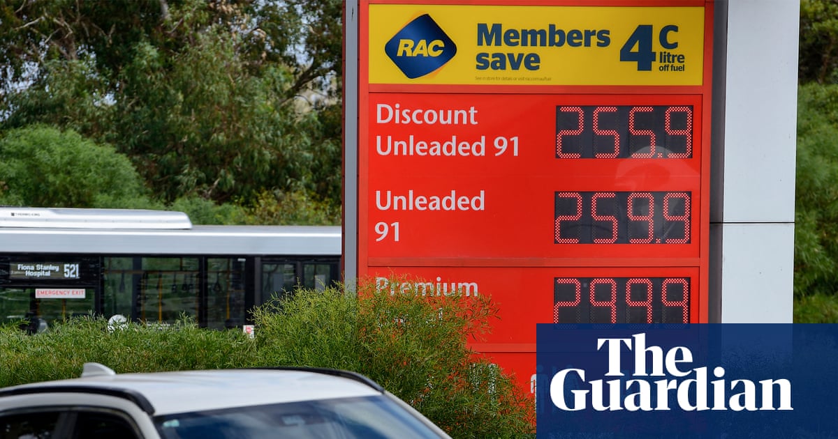 Albanese urged to help Australians struggling with fuel crisis, as NZ offers first-of-its-kind cash relief
