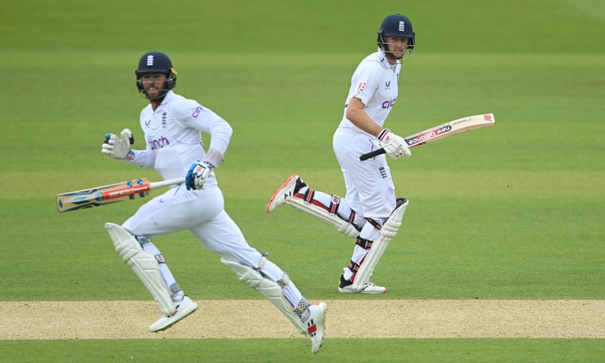 Joe Root and Ben Foakes led England to victory at Lord’s.