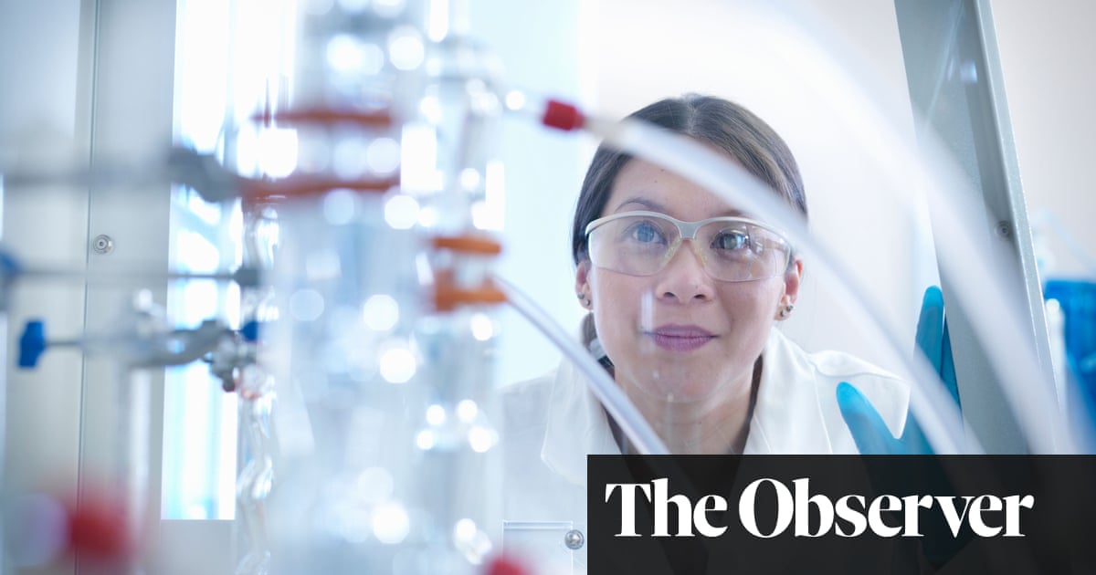 British scientists fear £1billion funding cut for new research | science British scientists fear £1billion funding cut for new research | science