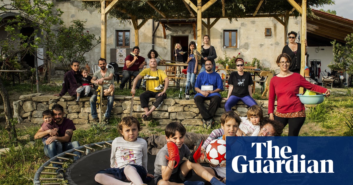Portraits of families living together through coronavirus | Art and design - The Guardian