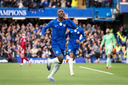 Cody Gakpo marca o gol de empate para o Liverpool