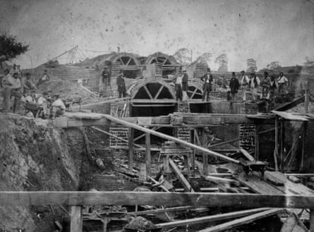 Workmen building the northern outfall sewer and overflow into the River Lea in 1862.