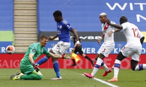 Kelechi Iheanacho of Leicester scores the opening goal past Palace keeper Vicente Guaita.