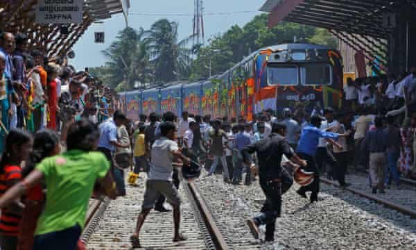 Trenul Regina din Jaffna ajunge în Jaffna.