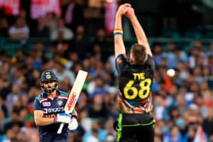 Tye drops a catchfrom Kohli