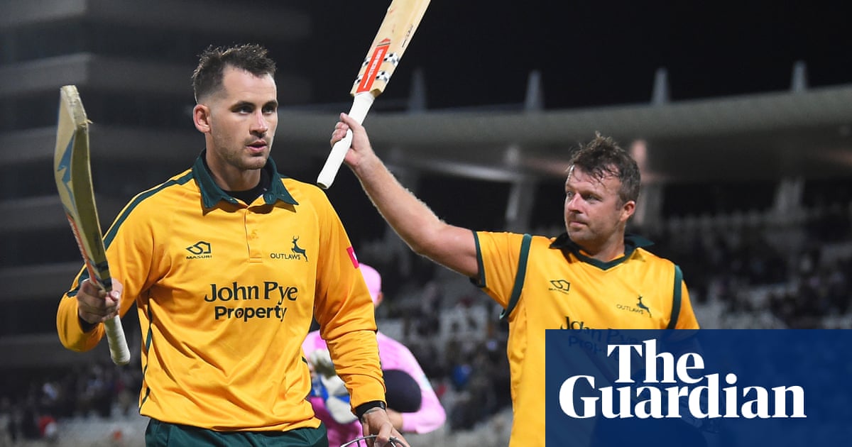 T20 Blast: Notts Outlaws crush Middlesex to reach Finals Day