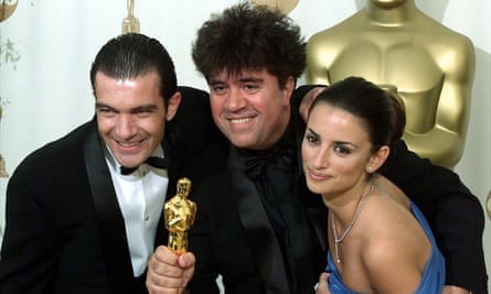 He’s so excited … Almodóvar celebrates his win for All About My Mother with Antonio Banderas and Penélope Cruz at the Oscar ceremony in 2000.