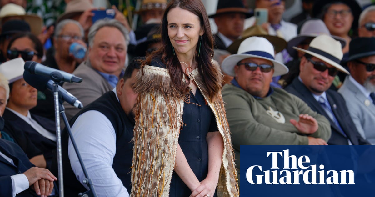 Selfies, sendoffs and star power as Jacinda Ardern has her last day in the sun