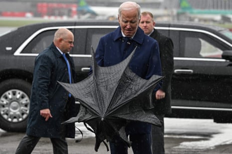 Joe Biden opening an umbrella upon arrival at Dublin International airport a few minutes ago.