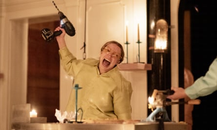 Lucy McCormick dans le rôle de Saturninus dans Titus Andronicus au Shakespeare's Globe.