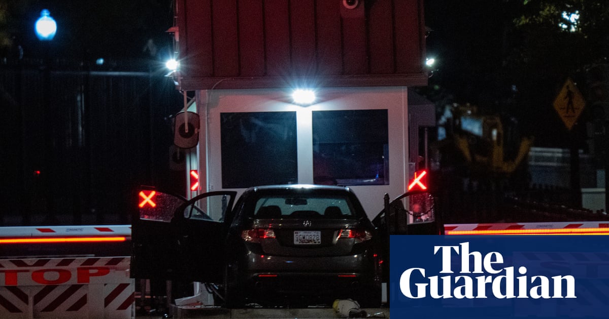 Man arrested after driving car into security barrier outside White House