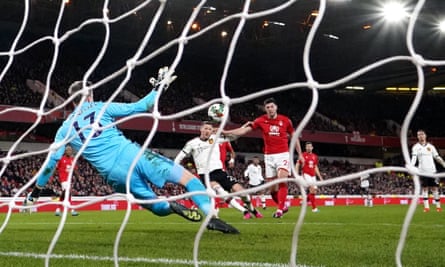Rashford eases Manchester United to first-leg win over Nottingham Forest | Carabao Cup 5 Wout Weghorst scores his first Manchester United goal against Nottingham Forest
