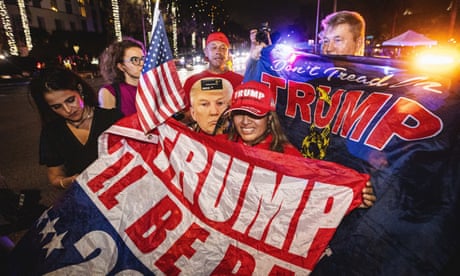 أنصار ترامب يهتفون