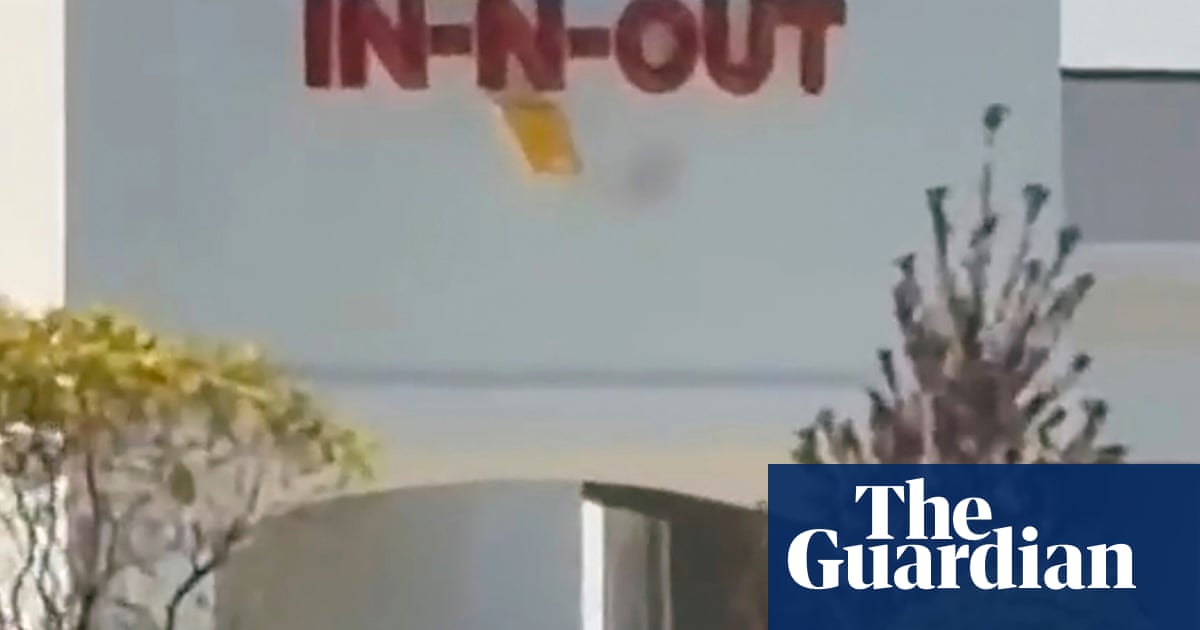 Стрелба в In-N-Out Burger в Идaho: 3 загинали Стрелба в In-N-Out Burger в Идaho: 3 загинали