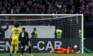 Chelsea keeper Kepa fails to reach Eintracht Frankfurt's header, while Luka Jovic and the home side lead the way.