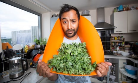 This Fry Wall Will Protect Your Kitchen From Splatters 