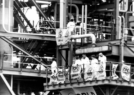 Greenpeace protesters at ICI, Runcorn, 1990.