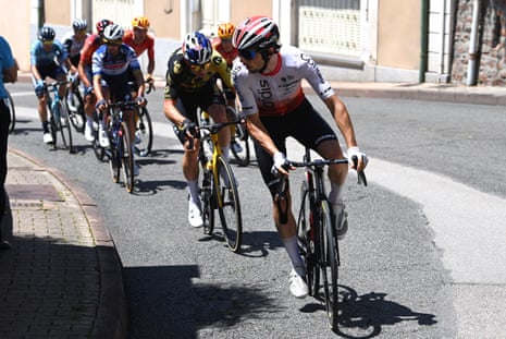 Tour de France 2023: Izagirre breaks away to win chaotic stage 12
