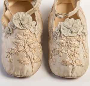 Cream silk embroidered baby shoes, circa 1850s