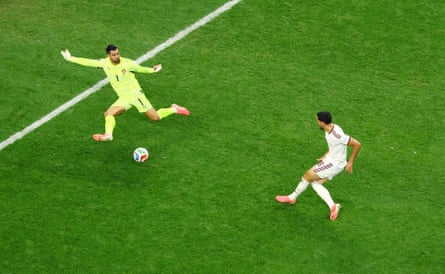 Merino fires past the onrushing Diogo Costa