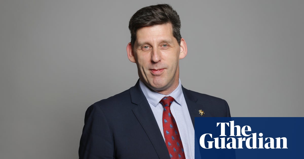 Tory peer apologises for helping set up ministerial meeting for firm he advises