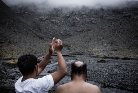 Father and son, at the foot of the highest snow-capped peak in Queros, perform the ritual of spiritual purification and union with Pacha Mama