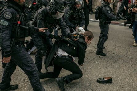 A man is apprehended by the IDF in Mea Shearim