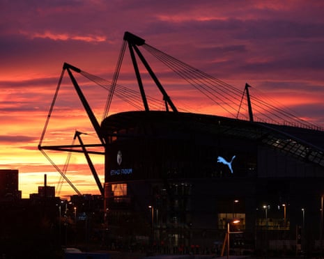 O Etihad Stadium ao pôr do sol