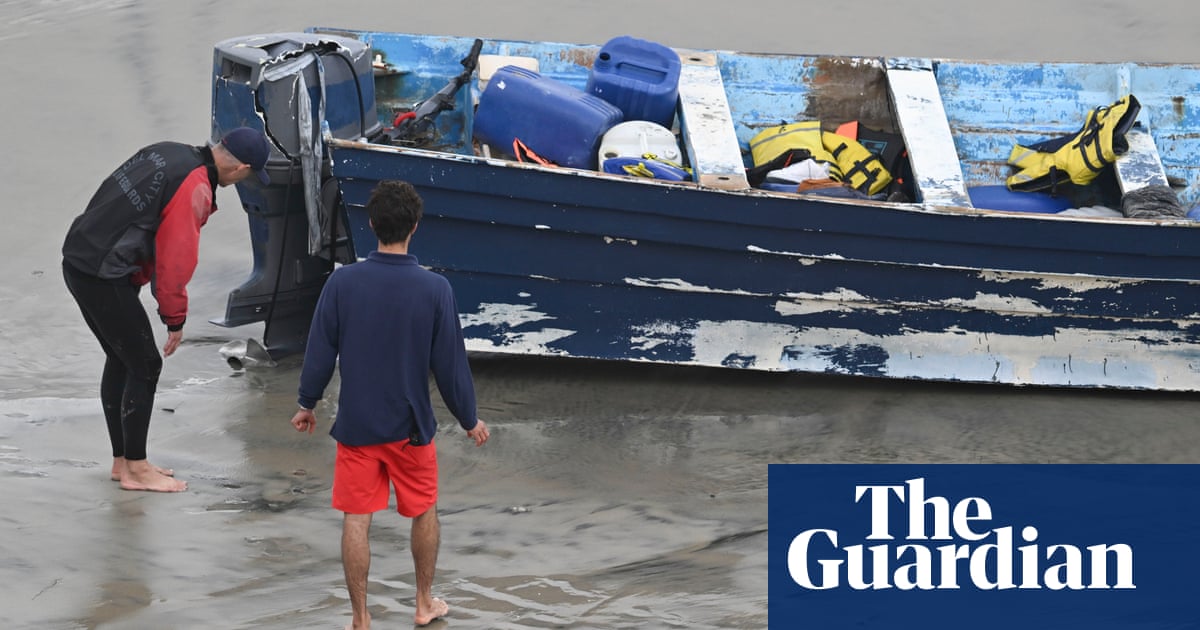 Three people killed after small boat capsized off San Diego coast