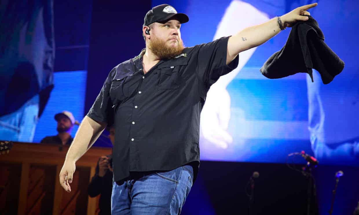 Country singer Luke Combs apologizes to fan ordered to pay $250,000 in copyright lawsuit – and helps her with her medical bills (theguardian.com)