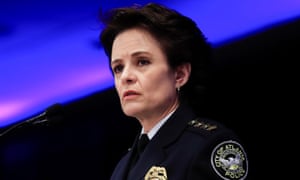 A chefe de polícia de Atlanta, Erika Shields, fala em uma coletiva de imprensa em Atlanta.