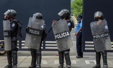 Riot police stand guard outside ‘El Chipote’, where Georgiana Aguirre-Sacasa believes her father is being detained. 
