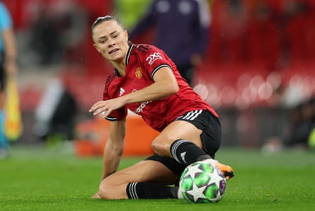 Fridolina Rolfö playing for Manchester United.