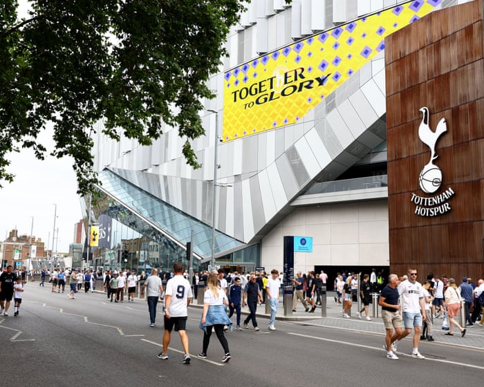 Manchester United v Burnley, Tottenham v Bournemouth: Premier League, EFL and more – live