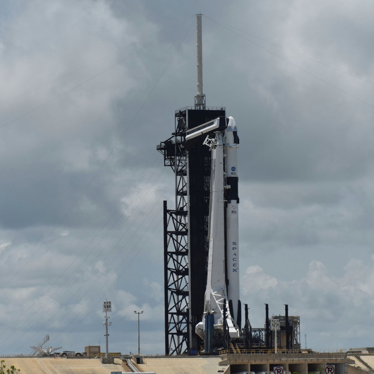 Spacex To Reattempt Manned Rocket Launch In Florida Spacex The Guardian
