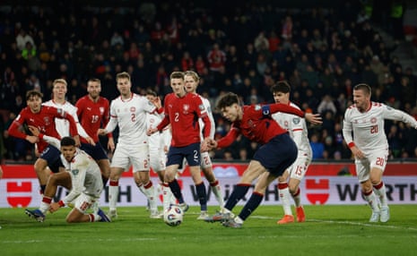 घरेलू टीम के लिए लादिस्लाव क्रेजी ने स्कोर किया!