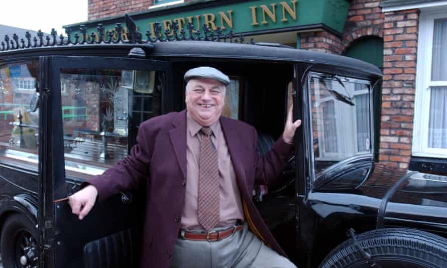 Roy Hudd as Archie Shuttleworth in Coronation Street, 2002.