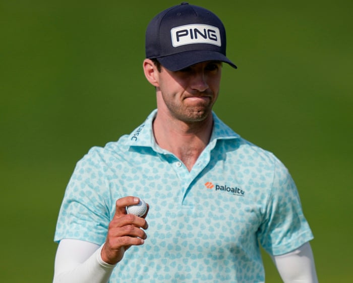 Smalley takes two-shot lead into final round of US PGA Championship but big names lurk