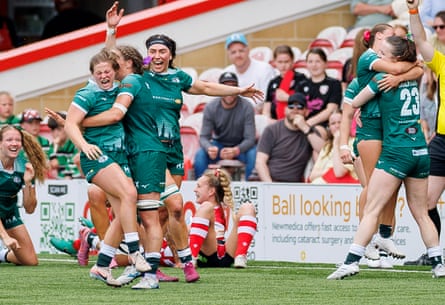 Trailfinders’ players observe connected nan pitch