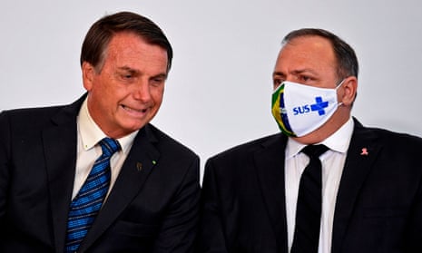 Brazilian president Jair Bolsonaro (left) and health minister Eduardo Pazuello on 14 October.