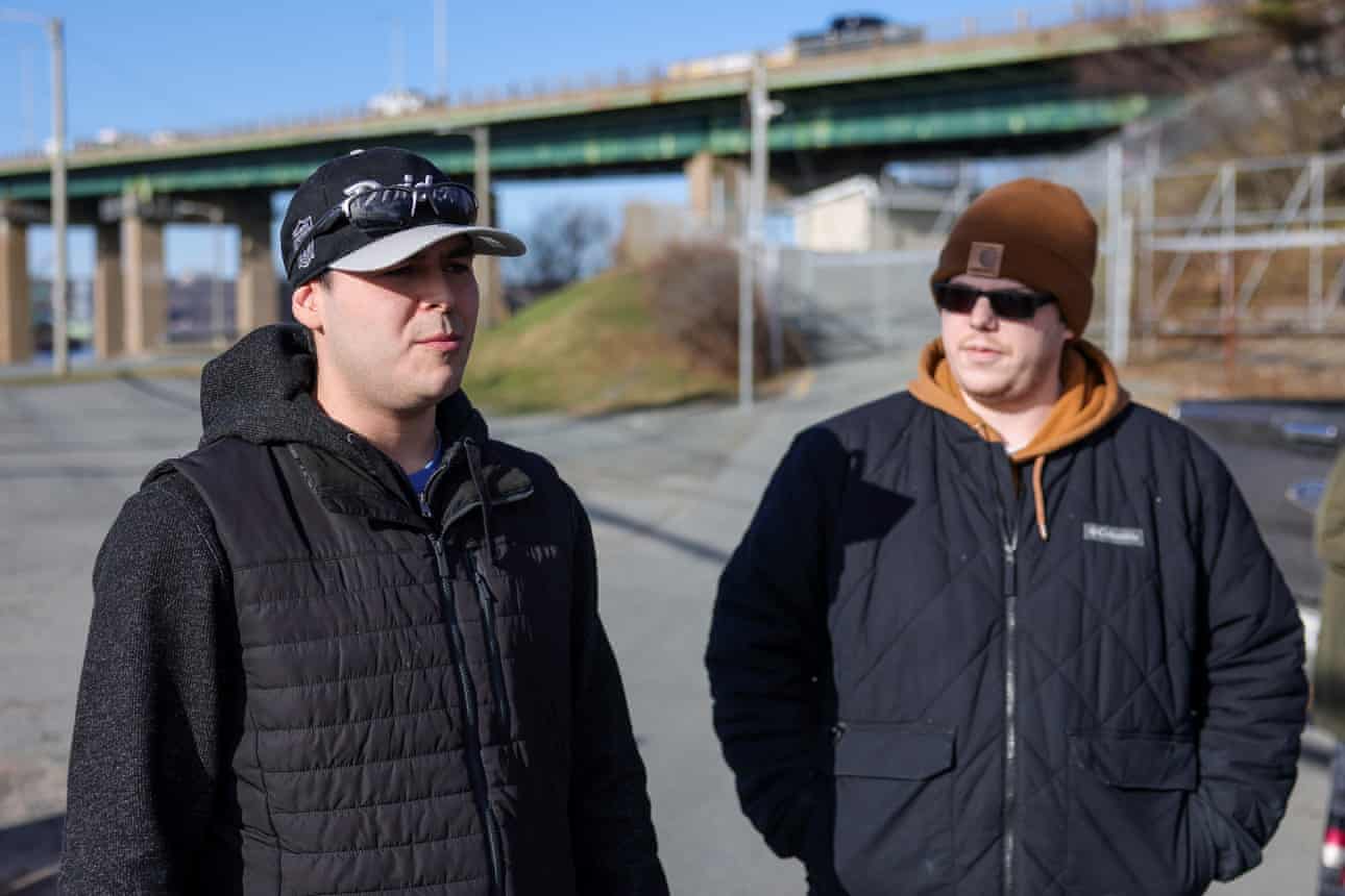 Canadá: Pescadores indígenas abandonados a caminar descalzos después de que los oficiales confiscaron sus botas.