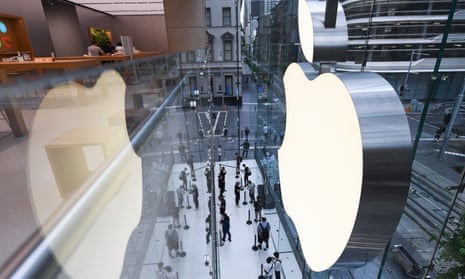 Apple ready to bargain with its first U.S. store to unionize