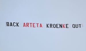 Reading 'Back Arteta, Kroenke Out'