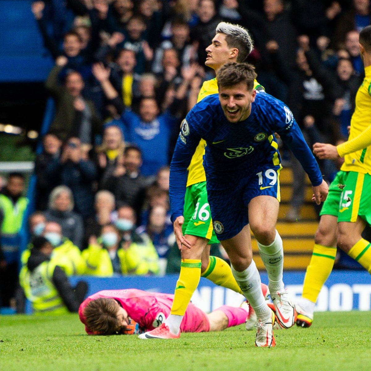 mount scores hat trick in chelsea s seven goal romp against norwich premier league the guardian